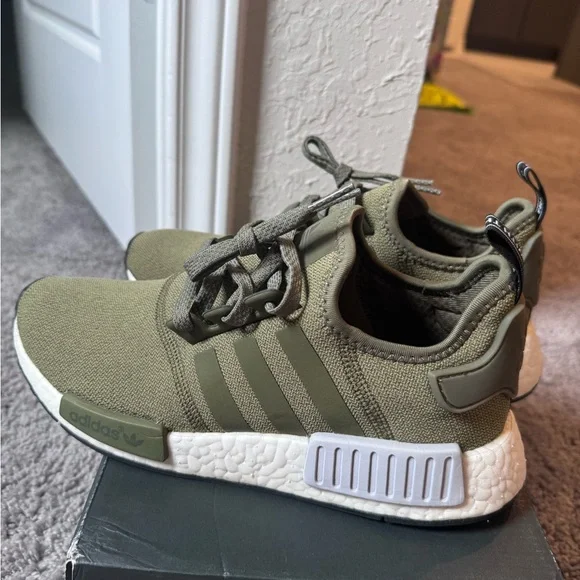 Adidas nmd r1 boost trace cargo olive green sz